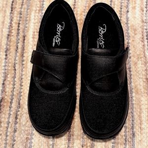 Never Worn, Women's Aetrex Black Leather Shoe w/Velcro Closure, Size 6.5